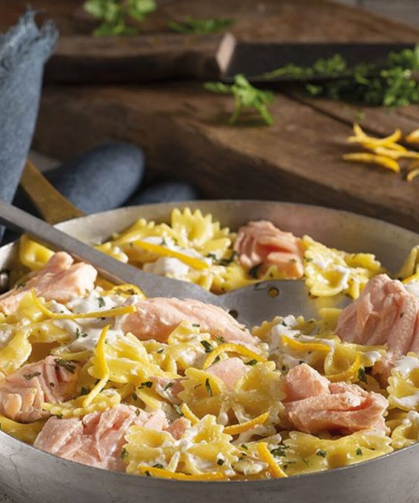 Salmon farfalle