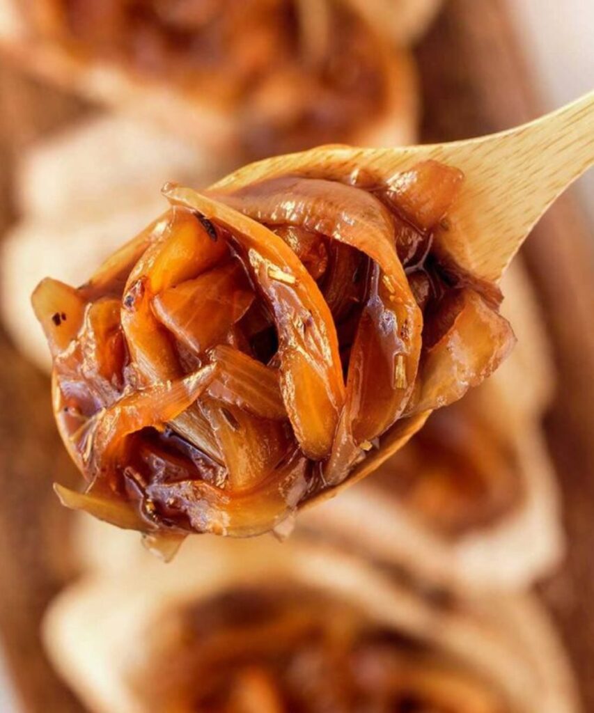 Caramelized onions: the tasty side dish to make in just a few steps!