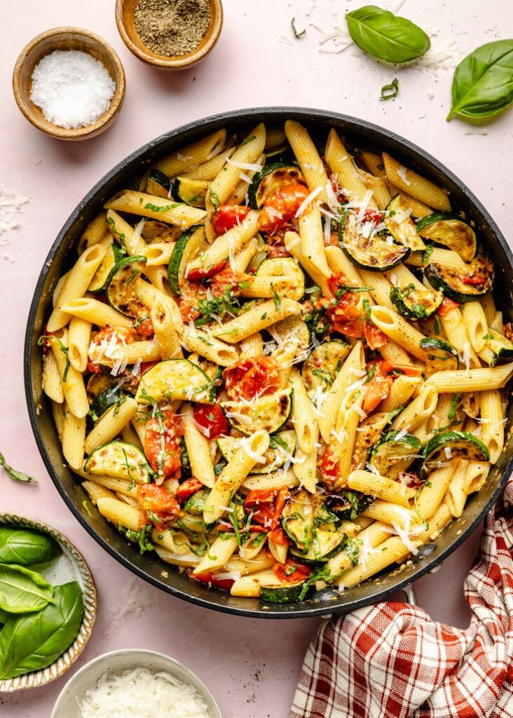 Creamy Pasta with Zucchini, Cherry Tomatoes and Spinach