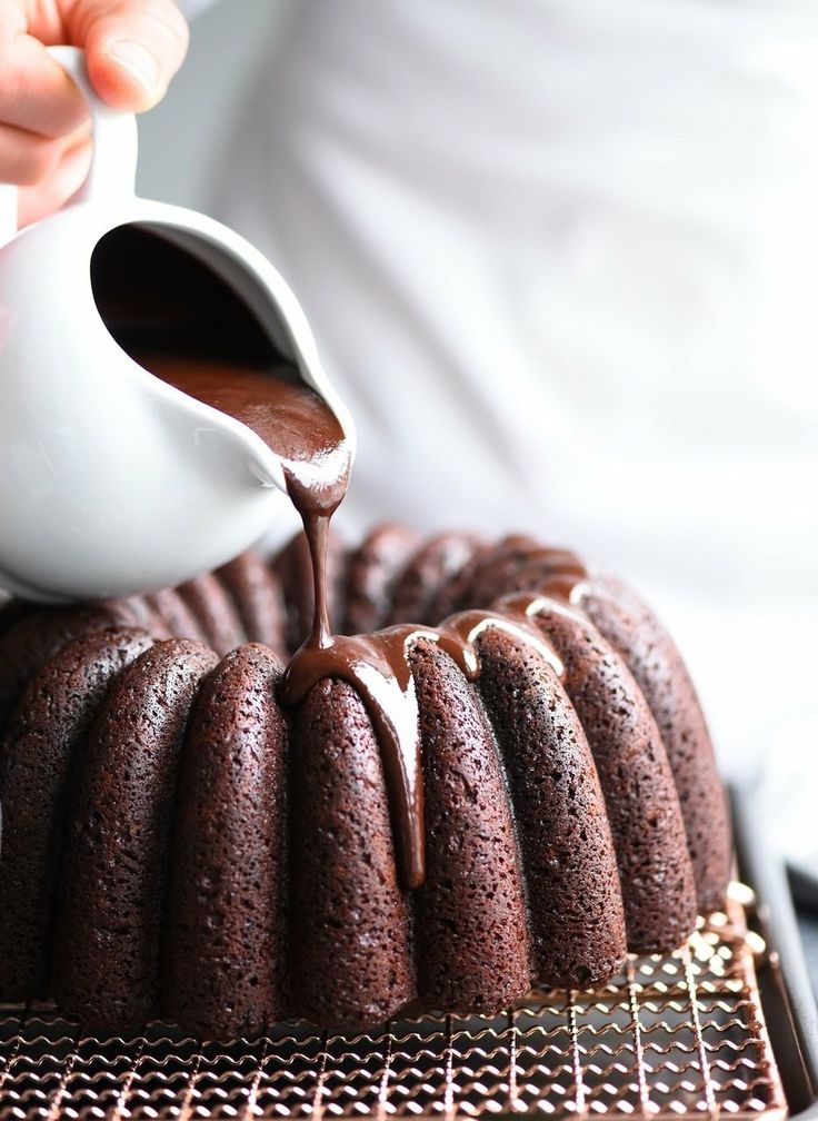 Irresistible Chocolate Cake with Chocolate Sauce