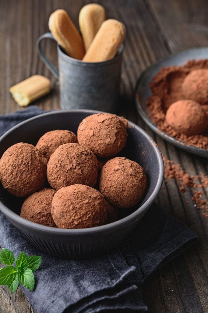 Tiramisu Truffles: Easy and Delicious in 5 minutes! 😍🍫