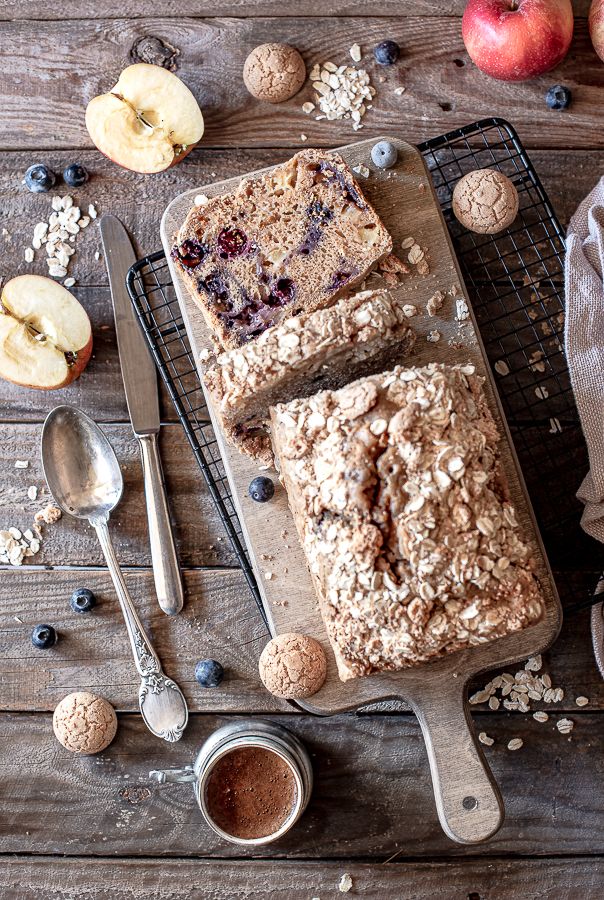 Plumcake with Oat Flakes, Apple and Blueberries