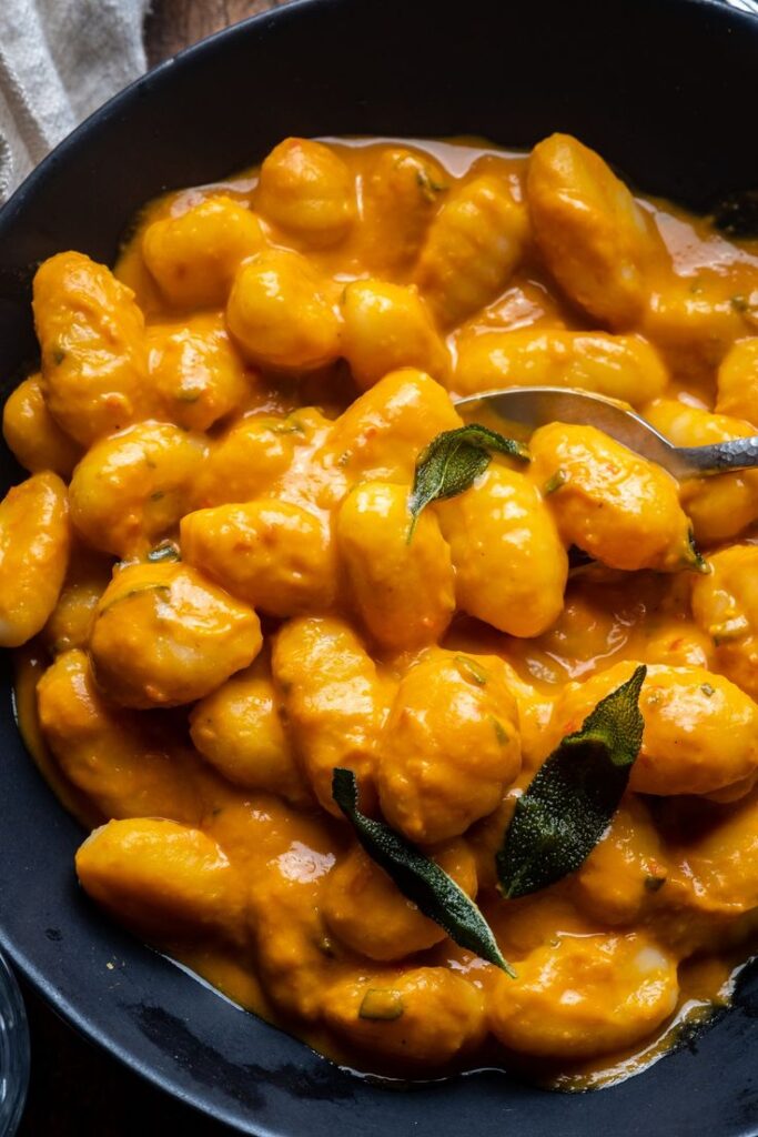 Pumpkin Gnocchi with Crispy Speck Cream: An Explosion of Autumn Flavors!