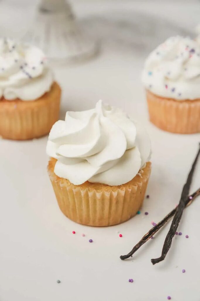 VANILLA CUPCAKES