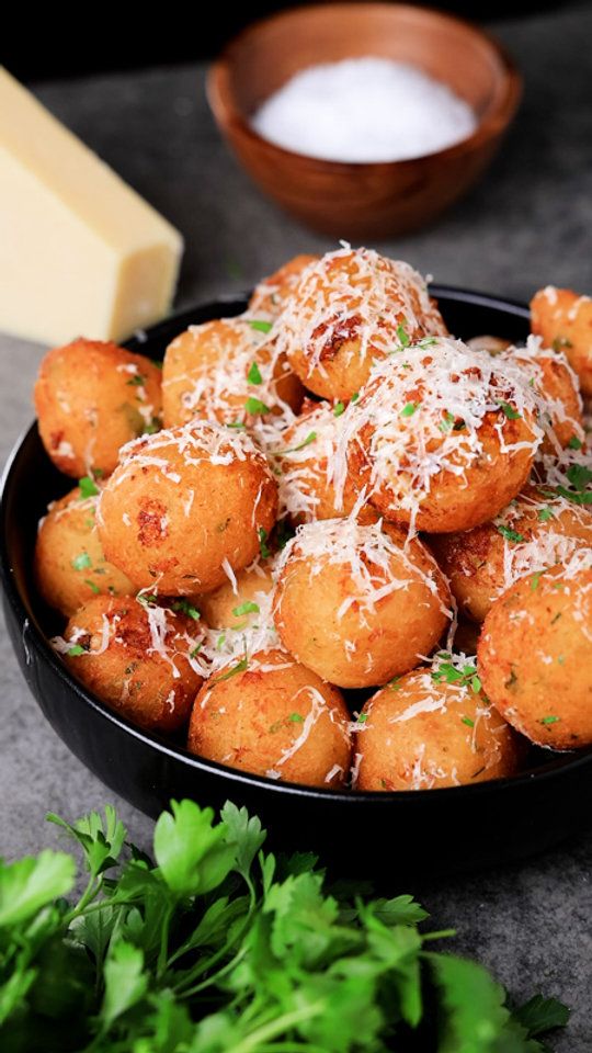 Potato Balls with Parsley and Cheese