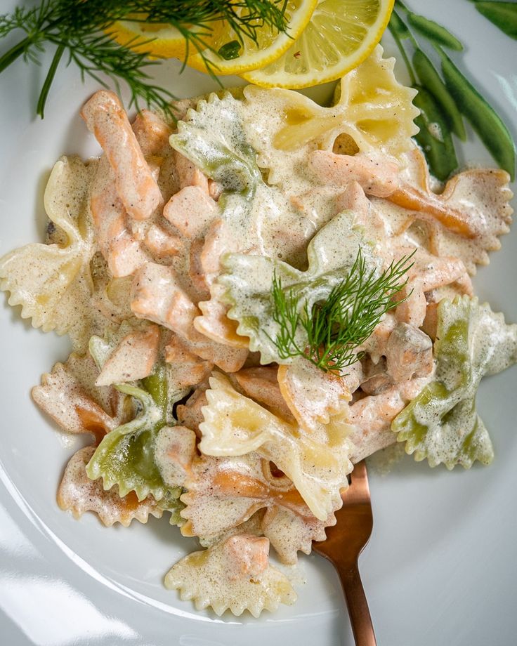 Farfalle with Salmon: A Creamy and Refined Pleasure