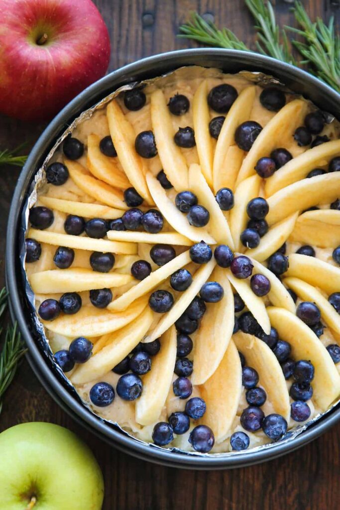 Apple and Blueberry Pie: An Irresistible Dessert!