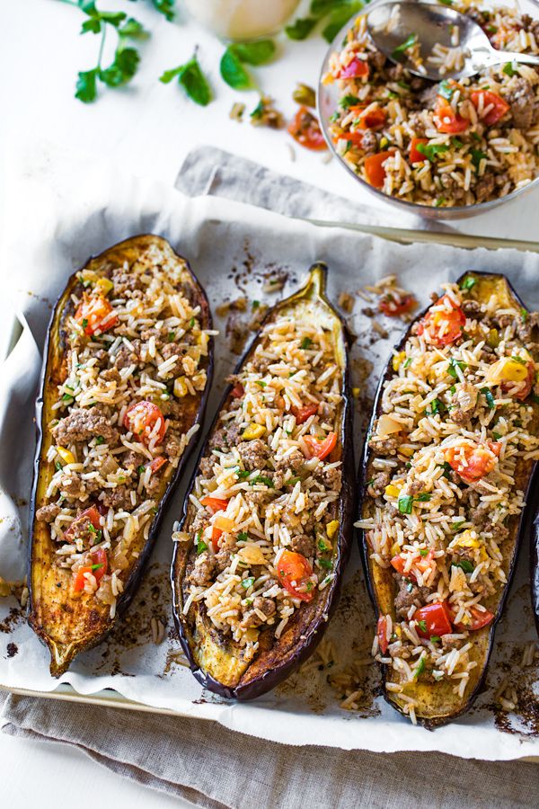 Rice-stuffed aubergines with a stringy heart