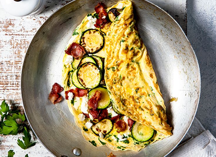 Baked omelette with courgettes, scamorza and bacon