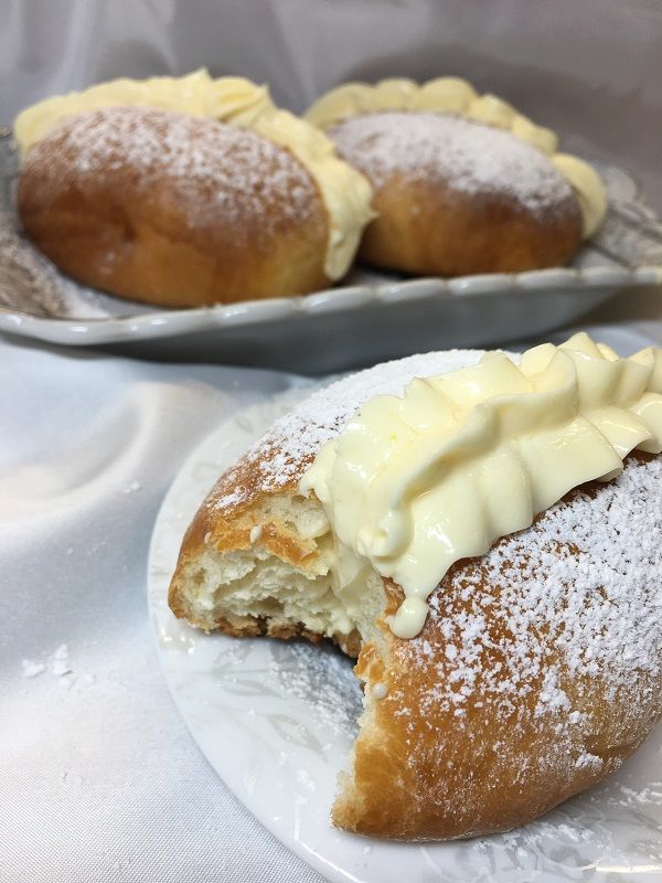 Brioche braid filled with custard