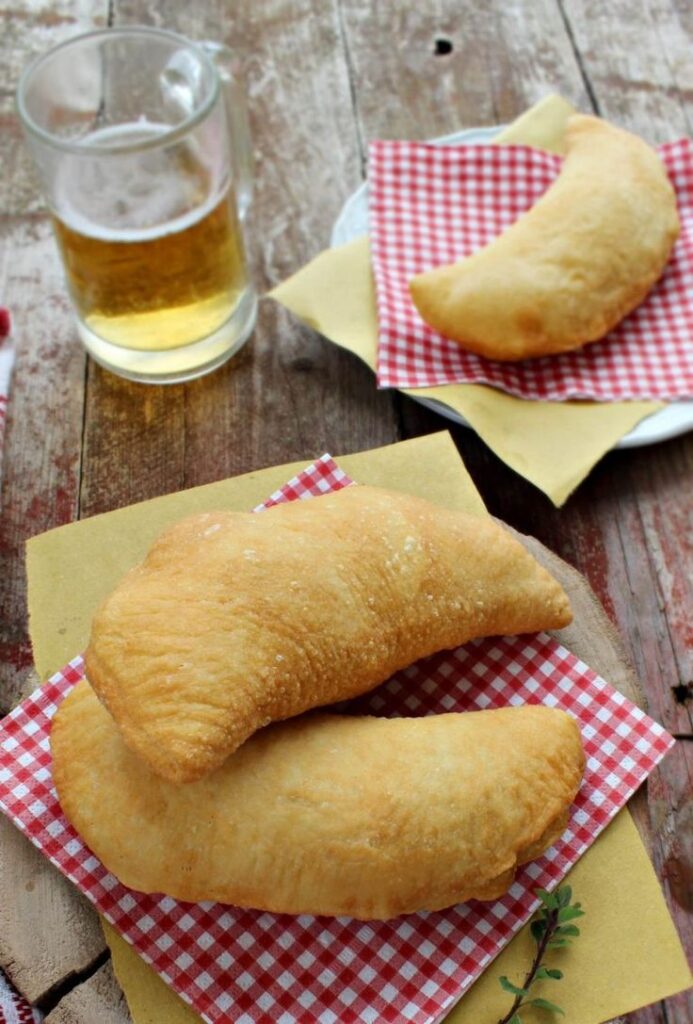 Lucanian “Falagoni” (shorts) stuffed with potatoes and onions