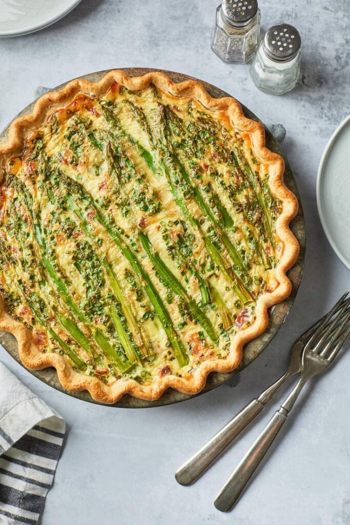 Savory pie with asparagus, bacon and scamorza