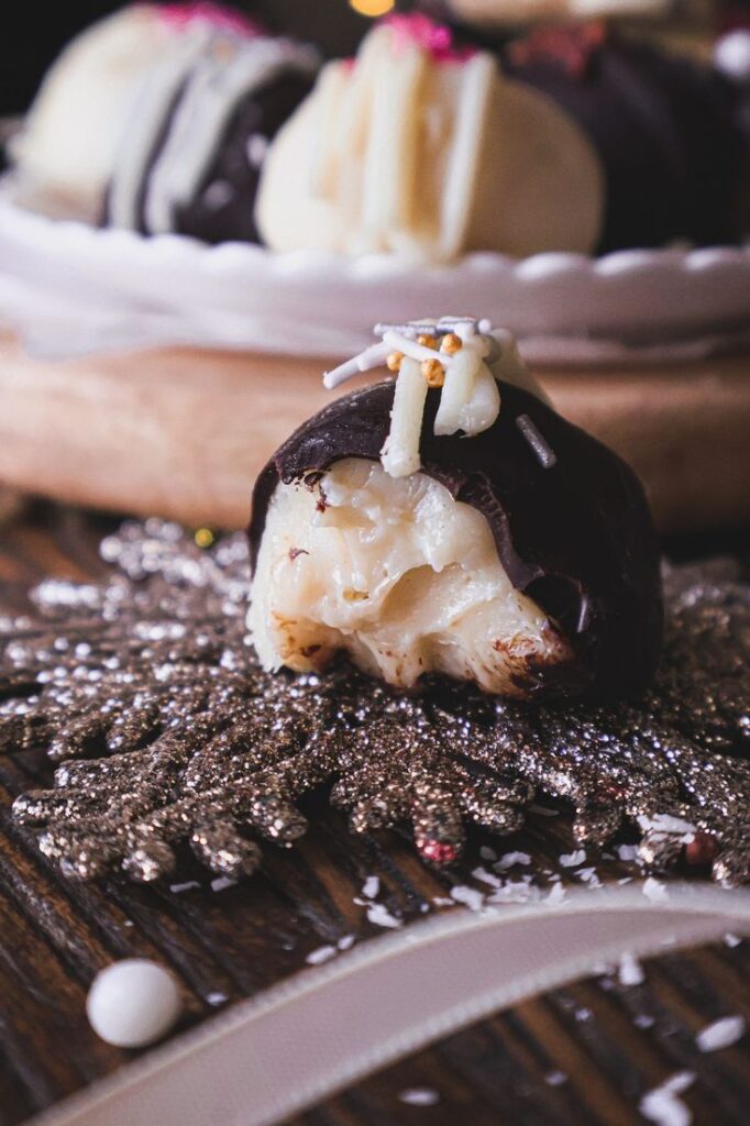 COCONUT AND CHERRY TARTUFI