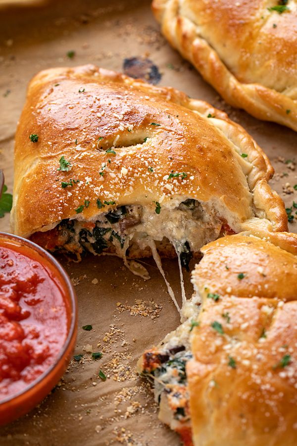 Barese-style calzone, with olives and sponsali