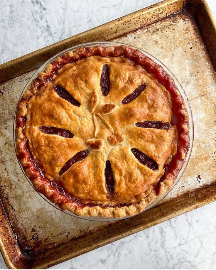 Altamuran pie with cod