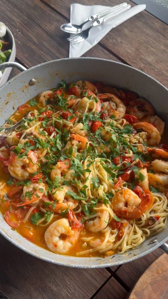 Spaghetti with courgettes, prawns and cherry tomatoes