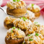 Mushrooms stuffed with ground turkey and mozzarella: a delicious and tasty dish