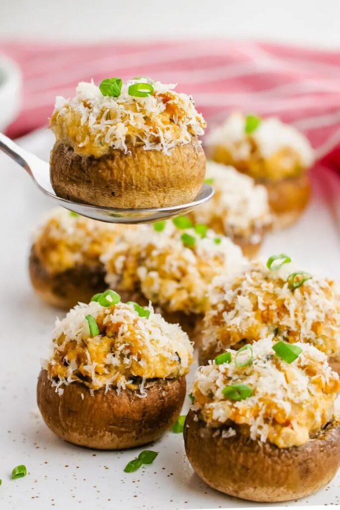 Mushrooms stuffed with ground turkey and mozzarella: a delicious and tasty dish