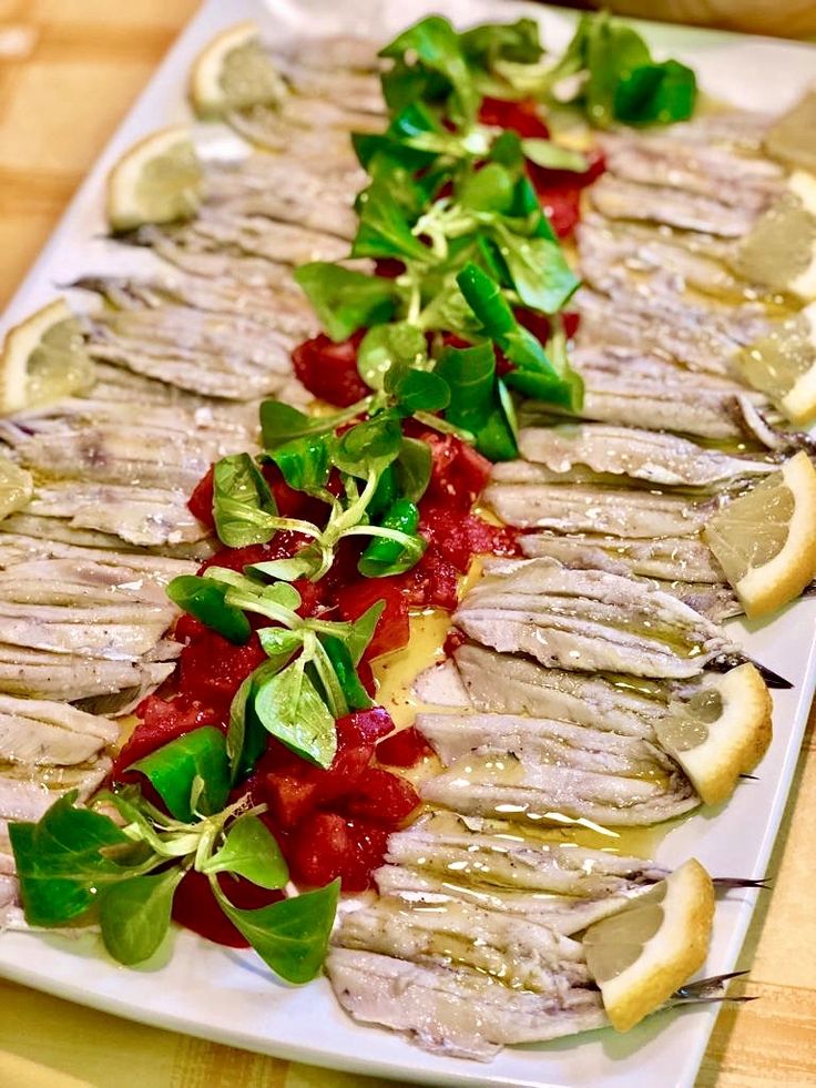 Anchovies marinated in lemon