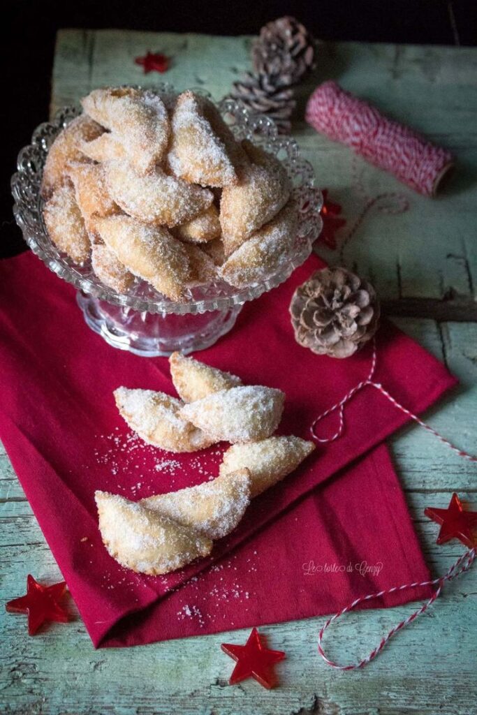 “Calzoncelli” with black cherry jam filling