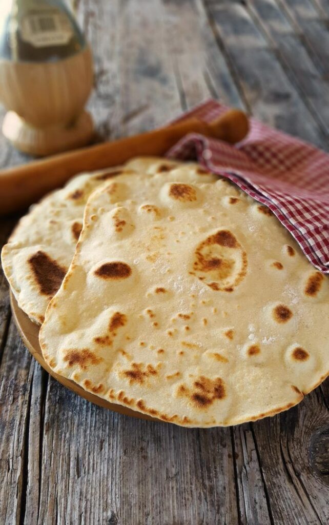 Piadina romagnola without yeast: the recipe to make it at home
