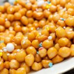 Purcidduzzi, struffoli, kneeling