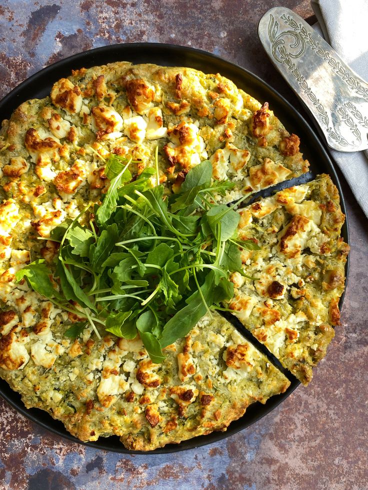 Rustic pie with tuna, courgettes and cream cheese