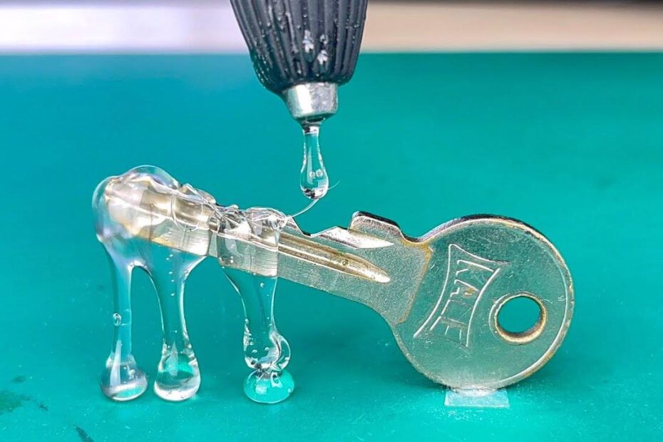 Goodbye locksmith, if you lose your house key, you can open any lock with this trick
