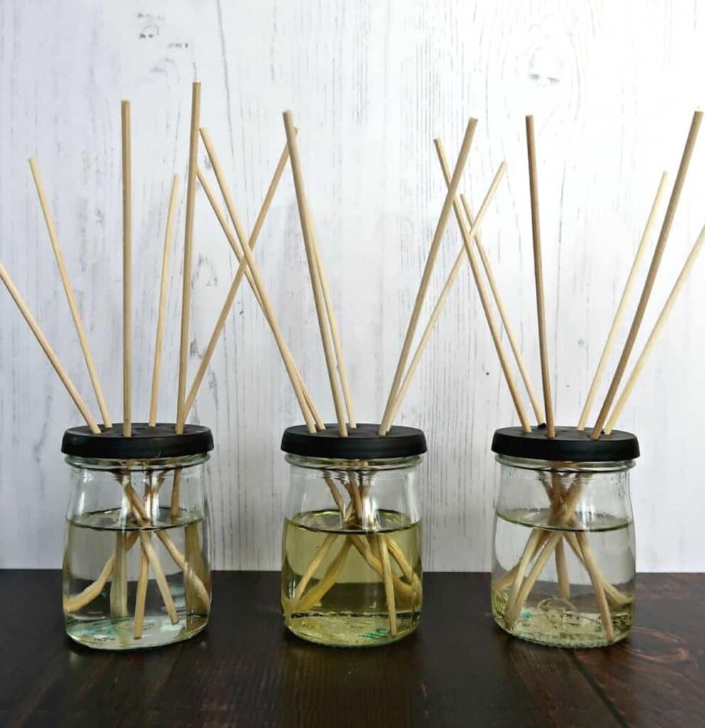 How to prepare a natural diffuser to give your rooms a rich aroma and eliminate humidity