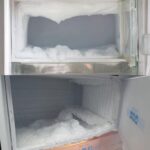 Effective freezer care: Defrost without unplugging the appliance