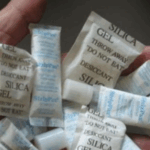 Don’t throw away these bags: they contain silica and are very useful for the house |