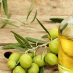 Add a bay leaf to the oil, the age-old trick of many housewives in the kitchen Our grandmothers always did it!