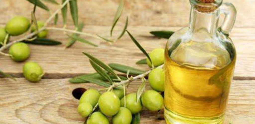 Add a bay leaf to the oil, the age-old trick of many housewives in the kitchen Our grandmothers always did it!