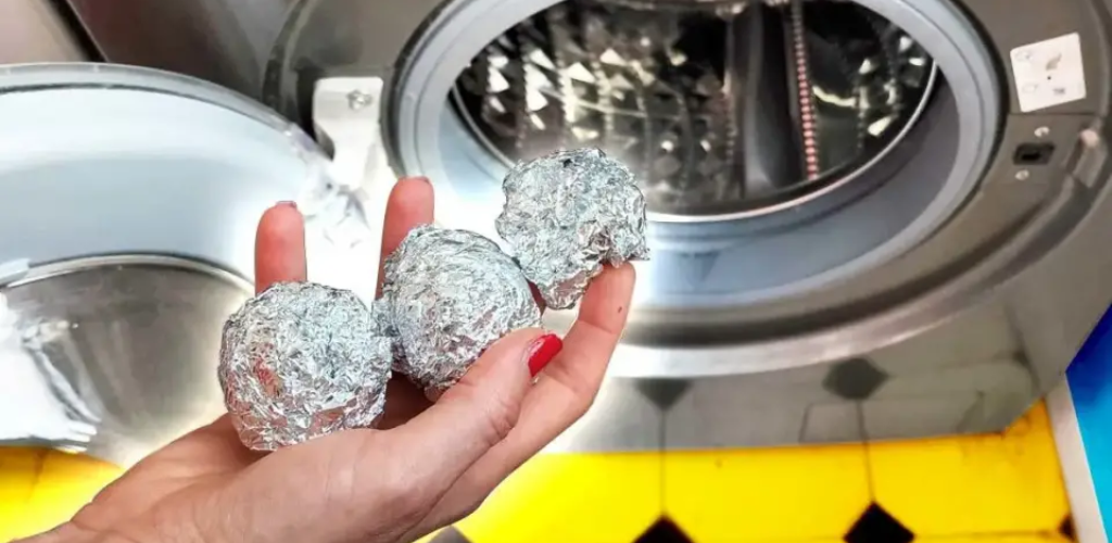 Put 3 balls of aluminum foil in the washing machine and get rid of this problem once and for all!